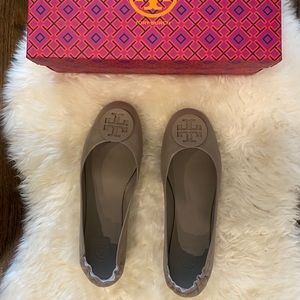Tory Burch Minnie Ballet Flat in French Gray